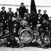 Najstarejša fotografija orkestra je nastala leta 1899, ob obletnici domače Čitalnice 