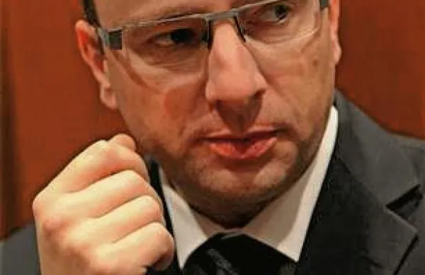 Po razsodbi Evropskega sodišča za človekove pravice, s katero je slednje šestim izbrisanim dosodilo odškodnino, je “zagata velika”, je na novinarski konferenci po seji vlade dejal minister za gospodarski razvoj in tehnologijo Radovan Žerjav