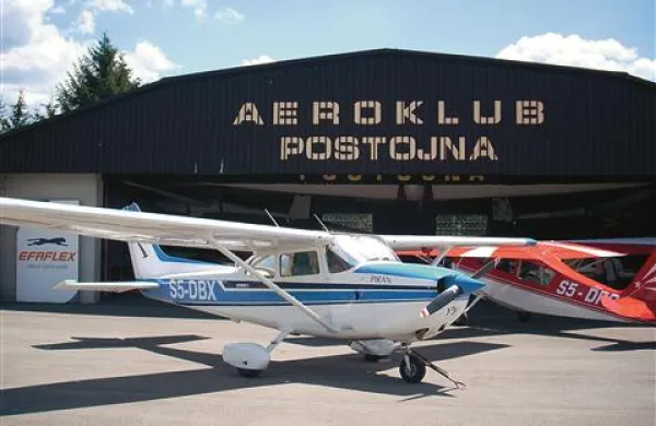 Zaradi vojaških vaj so ostala številna letala primorskih aeroklubov na tleh
