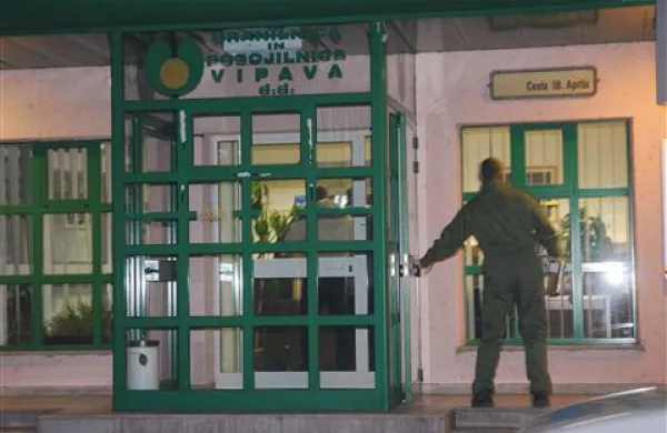 Hranilnica in posojilnica Vipava ima tri nove nadzornike. To so  Uroš Glavan, Aleš Krečič in Dario Peric.  Od prejšnje nadzorniške ekipe ostaja le Miloš Lavrenčič. 