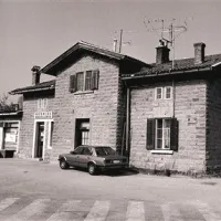   Stara železniška postaja Parenzane bo morda spet našla svoje mesto v bodočem parku, ki ga občina načrtuje na območju lucijskega gokarta 
