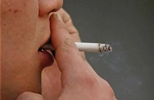 Namesto oktobra se tako podražitev cigaret obeta že s 1. julijem, zatem pa se bodo trošarine v šestih mesecih zvišale še dvakrat