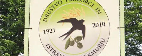 Potomci Primorcev in Istranov, ki so se med prvo in drugo svetovno vojno preselili v Prekmurje, so januarja 2010 ustanovili Društvo Primorci in Istrani v Prekmurju, ki trenutno združuje nekaj več kot sto članov