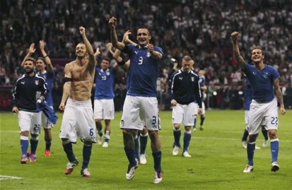 Italija je  v polfinalu premagala Nemčijo z 2:1. V finalu se bodo Italijani v nedeljo v Kijevu pomerili z branilko naslova Španijo.