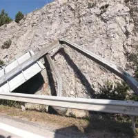 Jekleni polportal je uničen, zato bodo morali postaviti novega