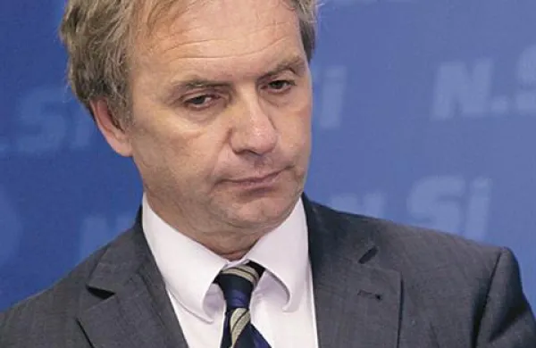 Kritike zaradi preimenovanja Vojašnice Franca Rozmana - Staneta v Vojašnico Edvarda Peperka so povsem neupravičene, meni minister za obrambo Aleš Hojs