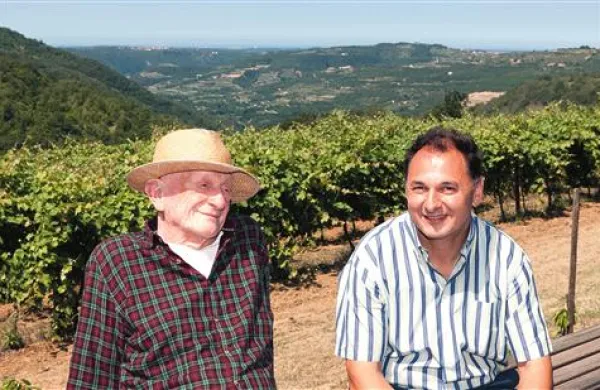 Vino ju je povezalo: Enver Moralić (levo) in Iztok Klenar včeraj na Briču