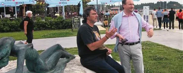  Dva maestra (slike in glasbe): režiser Samo Milavec (levo) in dirigent Patrik Greblo