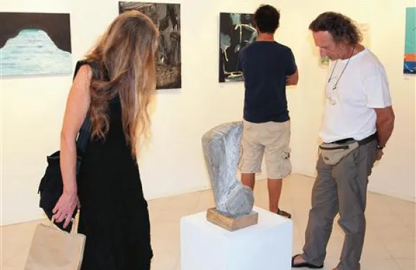  Dela malih formatov so razstavljena v ajdovski galeriji Lična hiša 