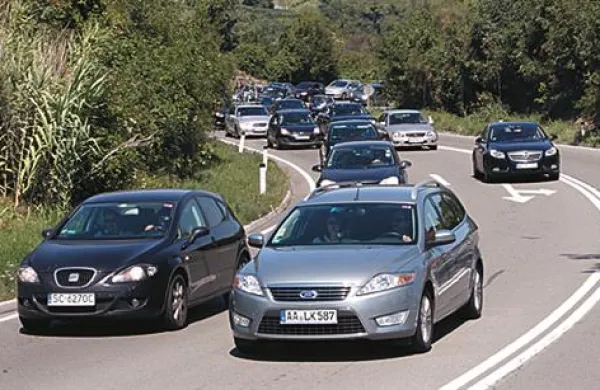 Z današnjim dnem se uvaja dodatni davek za osebna motorna vozila s prostornino motorja nad 2500 kubičnih centimetrov, dodatno so obdavčena tudi motorna kolesa z motorji nad 1000 kubičnimi centimetri