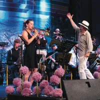 Študentski jazzovski orkester praškega konzervatorija pod vodstvom  Milana Svobode  