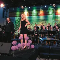 Big Band Vox iz Velenja s solistoma Špelo Novak in Simonom Goriškom