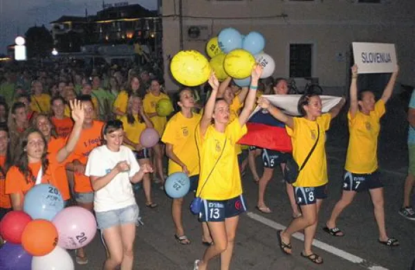 Mimohod ekip udeleženk Eurofesta