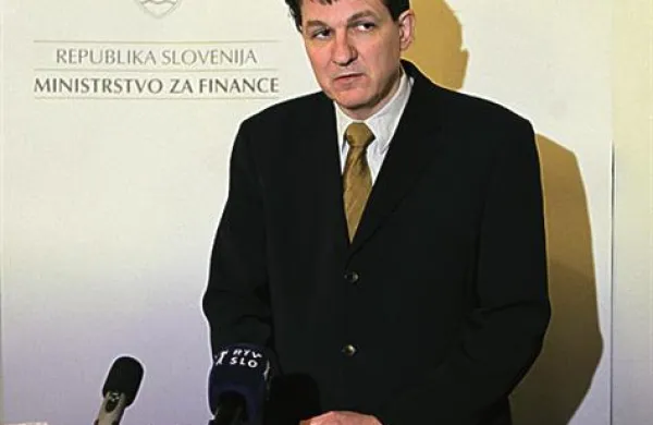 Pozitivna Slovenija naj bi razmišljala tudi o interpelaciji zoper  ministra Janeza Šušteršiča