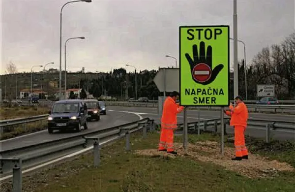 Italijan je očitno spregledal tako veliko tablo