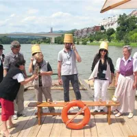 Ena od mariborski atrakcij je splavarski krst na tradicionalnem dravskem splavu