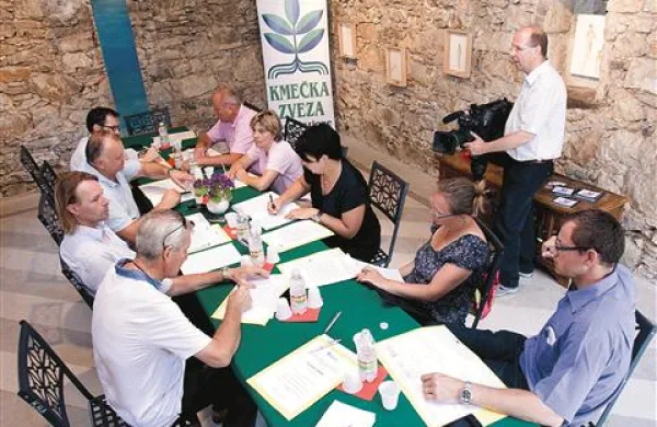 Prva seja Agraslomak je bila včeraj v Kraški hiši v Repnu