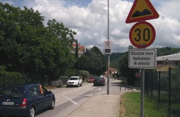 Mestni redarji bodo 14., 18., 20., 26. in 30. julija  merili hitrost, predvsem blizu šol in vrtcev,  v zaledju ter na drugih prometno varnostno občutljivih lokacijah