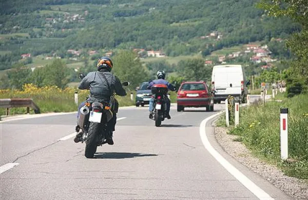 Na primorskih cestah se je v zadnjih dneh poškodovalo več voznikov dvokolesnikov