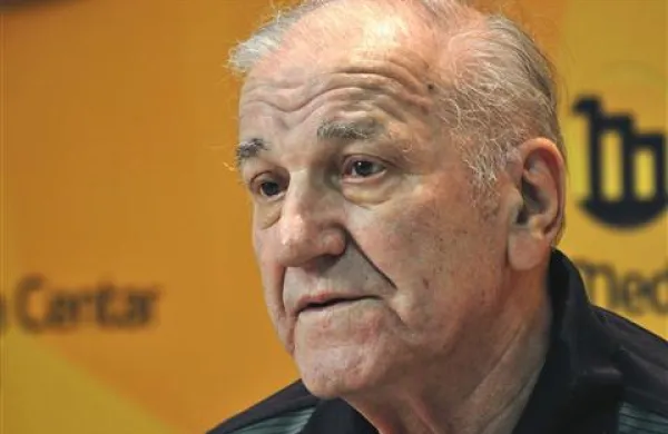 Legendarni srbski igralec Bata Živojinović je doživel možgansko kap in je po pisanju srbskih medijev trenutno hospitaliziran v bolnišnici Sveti Sava v Beogradu