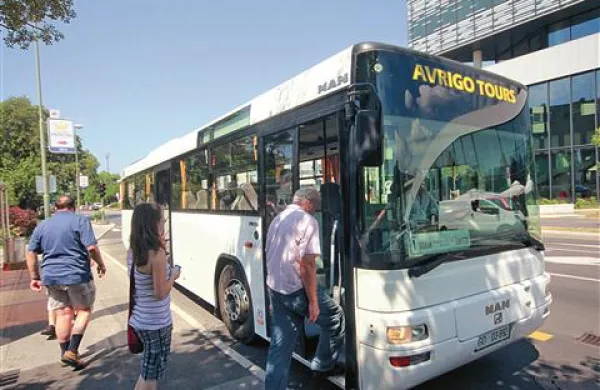 Začela naj bi se razprava, kaj v prihodnje storiti z brezplačnim mestnim prometom