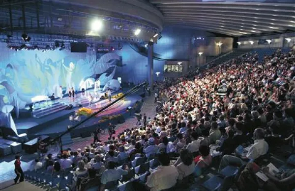 Na  odru Avditorija so nastopili številni umetniki svetovnega slovesa, tradicionalne prireditve, ki so ga najbolj zaznamovale, pa so Piranski glasbeni večeri, novoletni koncert, Festival slovenskega filma in  Melodije morja in sonca, ki se dva dni po jubilejni prireditvi, v soboto, 7. julija, spet vračajo