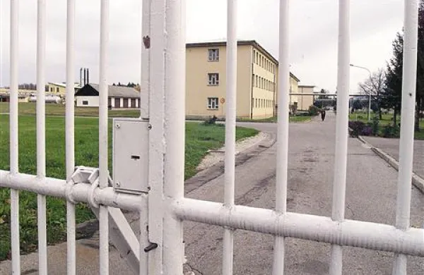 Naš največji zapor na Dobu bo prihodnjih nekaj let dom Franca Stopniška in Vladana Obrenoviča