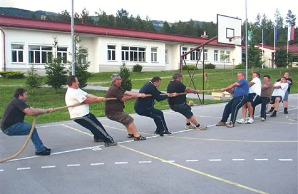Ekipa, težja od tone