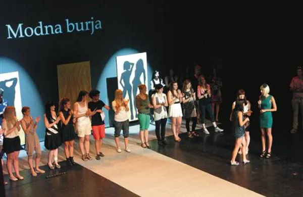 18. Mladifest je s svežimi kreacijami osvežila tudi peta  modna revija Modna burja