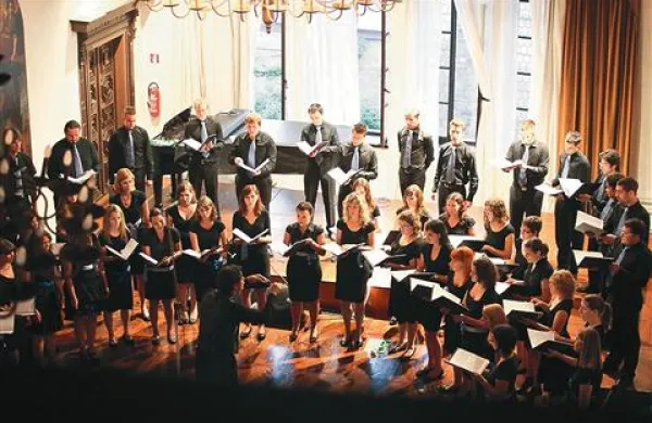 Akademski pevski zbor  Univerze na Primorskem je osvojil grand prix na 3. mednarodnem festivalu in tekmovanju v sakralni glasbi Laudate Dominum v Litvi 