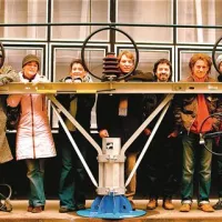V precej bolj poletnih oblačilih bodo jutri ob 20. uri v Lapidariju koprskega pokrajinskega muzeja festival Jeff odprli Fake Orchestra