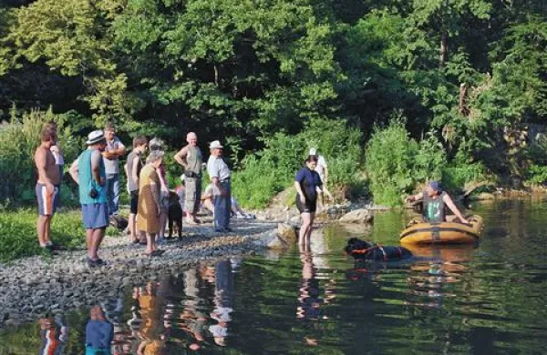 Divaški Klub ljubiteljev psov je prikazal reševanje iz vode s pomočjo psov