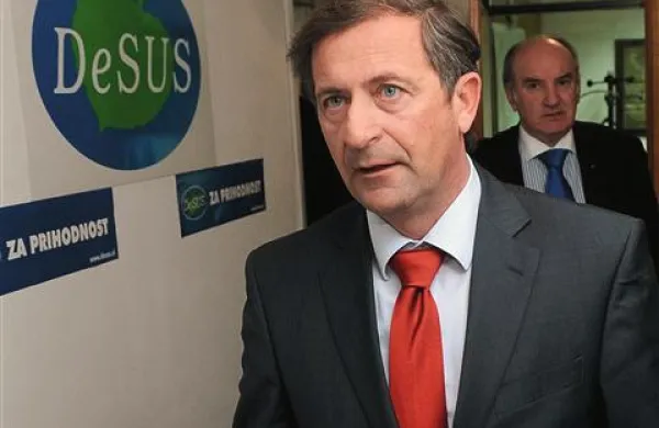 Karl Erjavec bo moral predvsem strankinim pokrajinskim odborom pojasniti, kakšen je položaj Desusa v koaliciji 