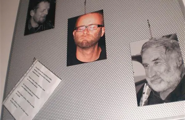 Ujeti trenutki je naslov razstave, ki v juliju zbuja pozornost obiskovalcev kozinske knjižnice