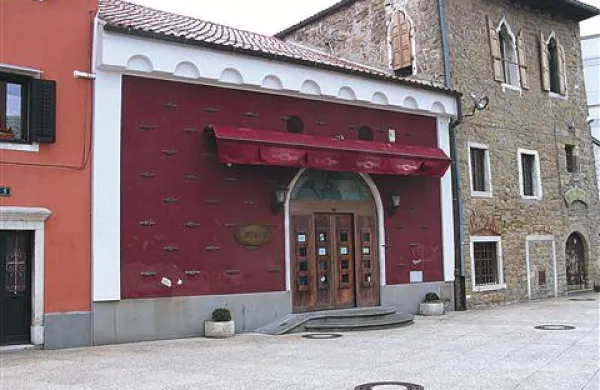 V MOK do petka čakajo na kupca, ki je za 187.000 evrov pripravljen kupiti  Carpaccio pub 