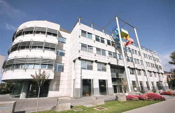 “Bruto realizacija se manjša, kriza se poglablja, kupna moč gostov se zaradi ukrepov italijanske vlade drastično manjša, svoje brez dvoma dodaja dolgotrajno popravljanje avtoceste - glavnega dostopa do nas,”o vzrokih zaostrenih razmer razlagajo iz Hitove uprave