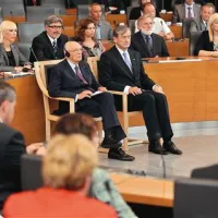 Italijanski predsednik Napolitano je v družbi gostitelja Turka včeraj obiskal slovenski parlament