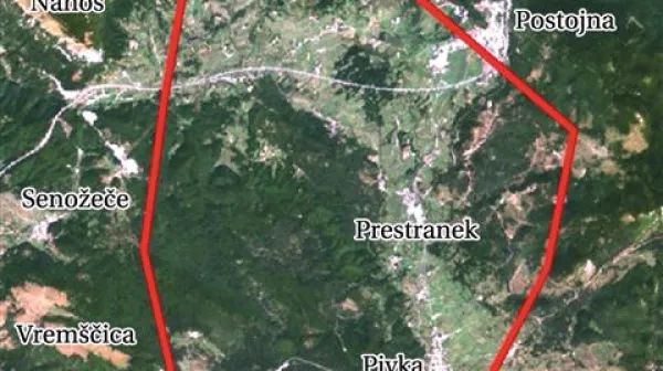 Po prvih podatkih se Tonka s petimi volčiči seli po območju Postojnske kotline, Slavenskega ravnika, Nanosa in Brkinov v notranjost Pivške kotline