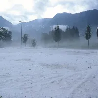 Bovec je včeraj pobelilo