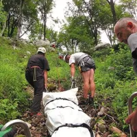 Pokojnika so morali dvigniti še na plato nad Sočo