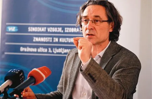 Branimir Štrukelj: “S protestno izjavo želimo opozoriti, da je slovenska politika do izobraževanja napačna in zgrešena”
