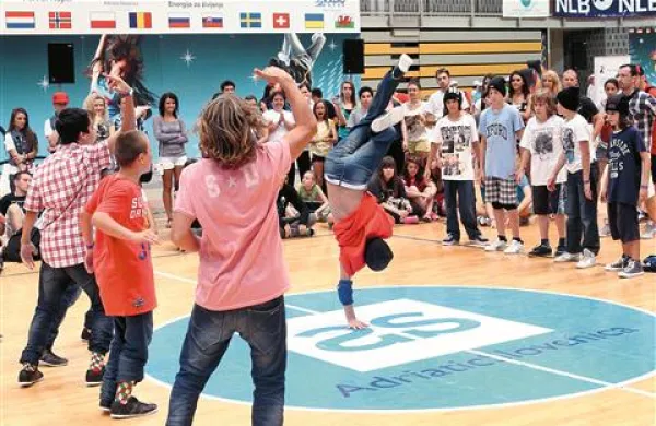 Včeraj so v Bonifiki plesali v ritmu break-danca