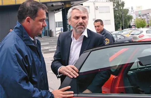 Vladimirja Voduška so včeraj privedli v prostore njegove komercialne televizije 