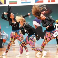 V vrtincu ritmov in barv: skupina Chicas (Bolero)