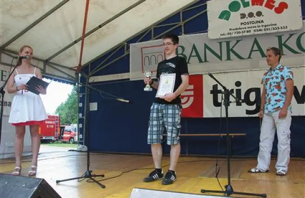 Najbolj&scaron;i harmonikarji v Postojni