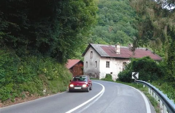 S sprostitvijo  ceste skozi Oblaz bi se odprle možnosti za turistične načrte ob tem delu najlepše Idrijce 