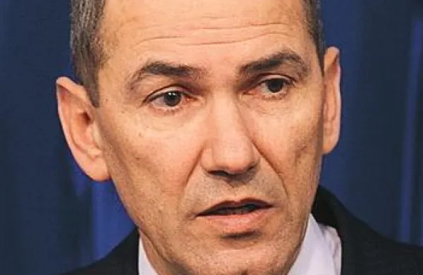 Bo premier Janez Janša vezal zaupnico na sprejem fiskalnega pravila? 