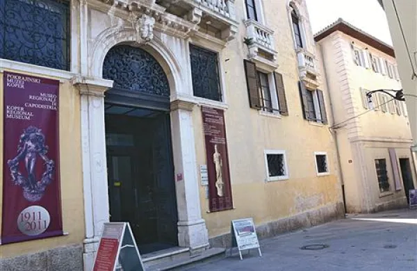 Z razstavo Arhitekturna oblačila bodo v Pokrajinskem muzeju v Kopru drevi ob 19. uri svoje znanje na ogled postavili študentje prvega letnika Visoke šole za dizajn v Ljubljani