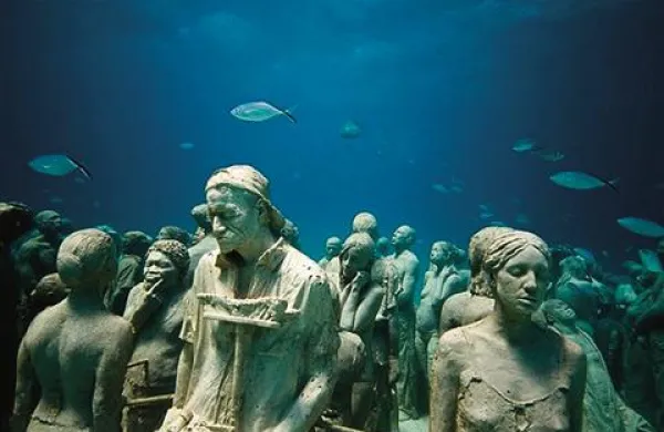 Skulpture, kakršne naj bi postavili v morje pred Piranom, je avtor Jason deCaires Taylor že postavil na Karibih