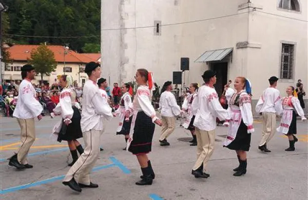 V Kobaridu so letos gostili tudi folklorno  skupino Janošik svit iz Slovaške